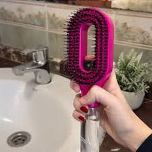 Carregar imagem no visualizador da galeria, Escova Spray 2 em 1 – Transforme Seus Fios Bagunçados em Cabelo de Salão em Segundos
